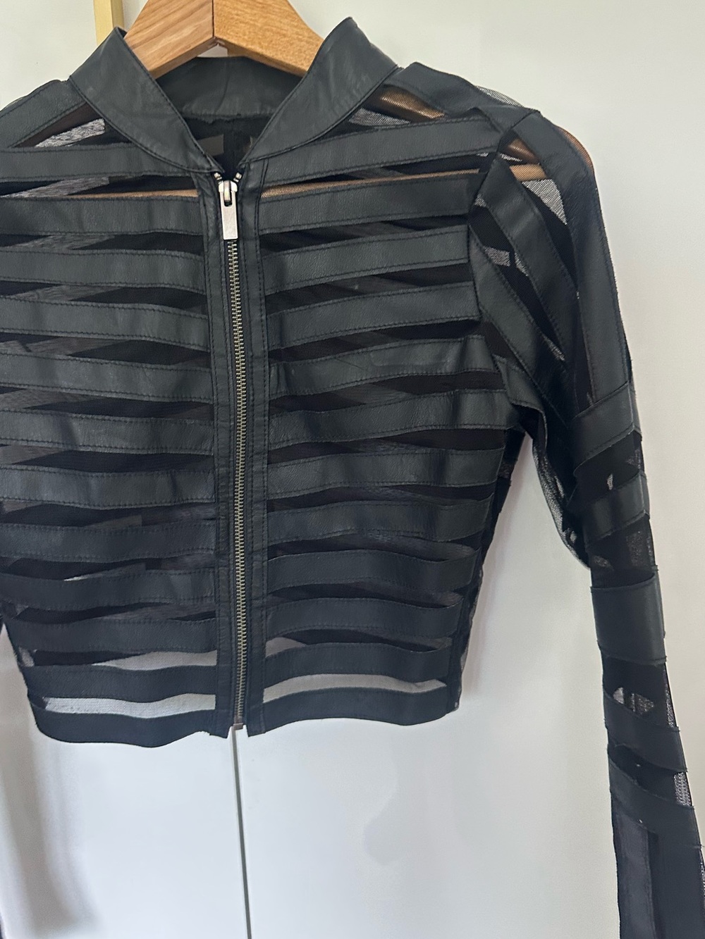 BEBE Genuine Leather Mesh Cage Cropped Moto Jacket Black small - Picture 4 of 4